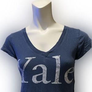 YALE Women’s V-Neck Blue and White Tee Shirt Distressed Lettering Size Small